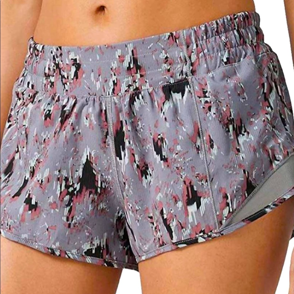 Lululemon Hotty Hot Shorts - Picture 2 of 4
